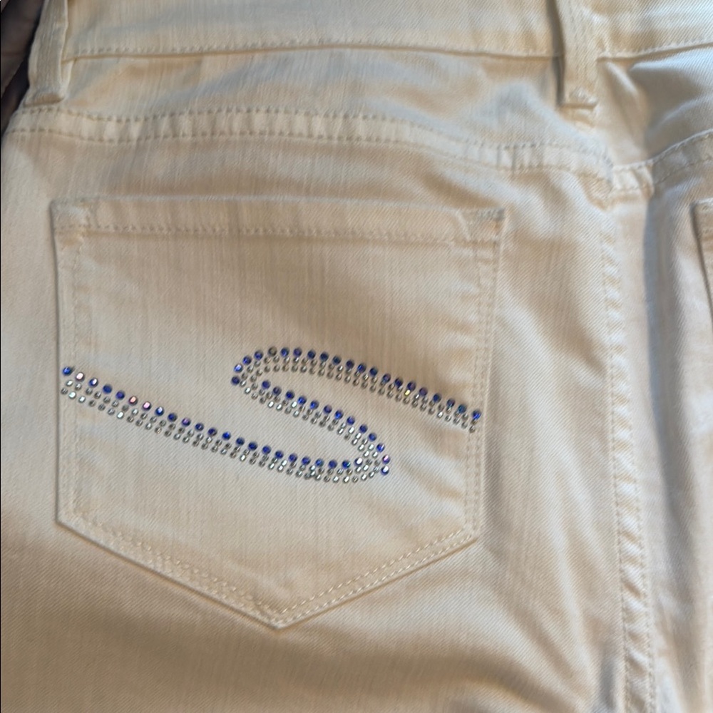 Stylish White Jeans with Rhinestone Detail